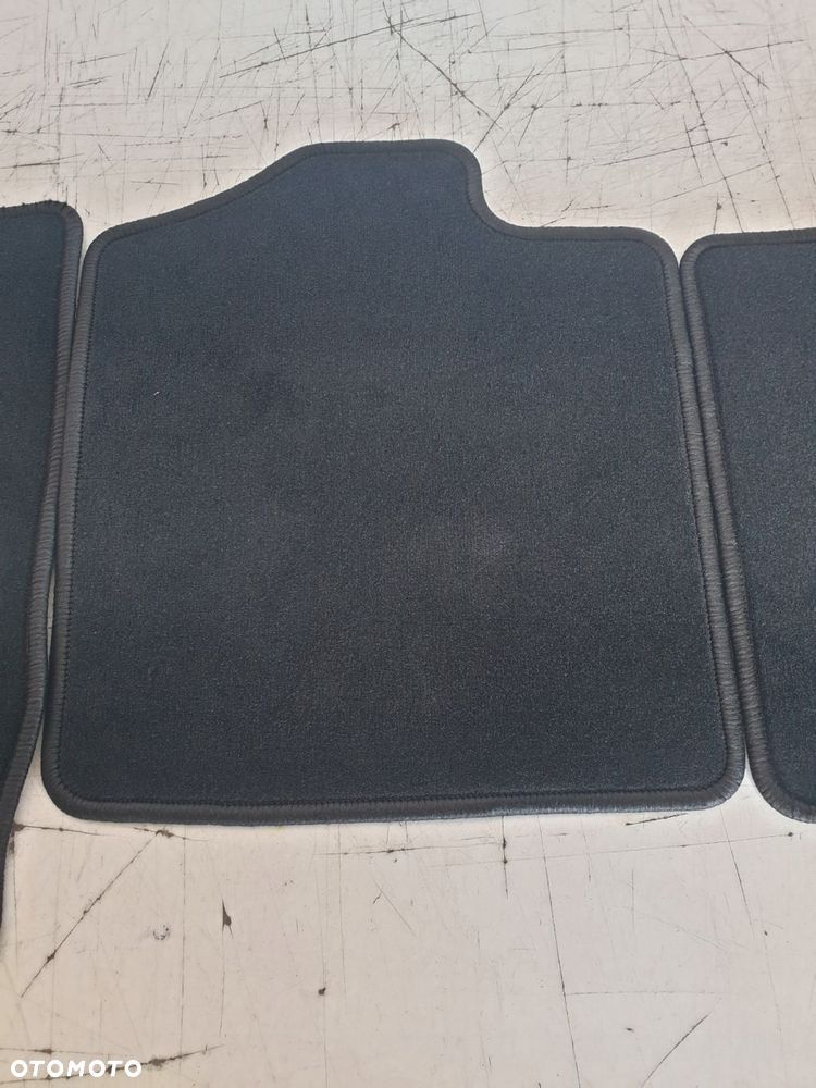 dywaniki welurowe wycieraczka mazda 2 07-17 - 4