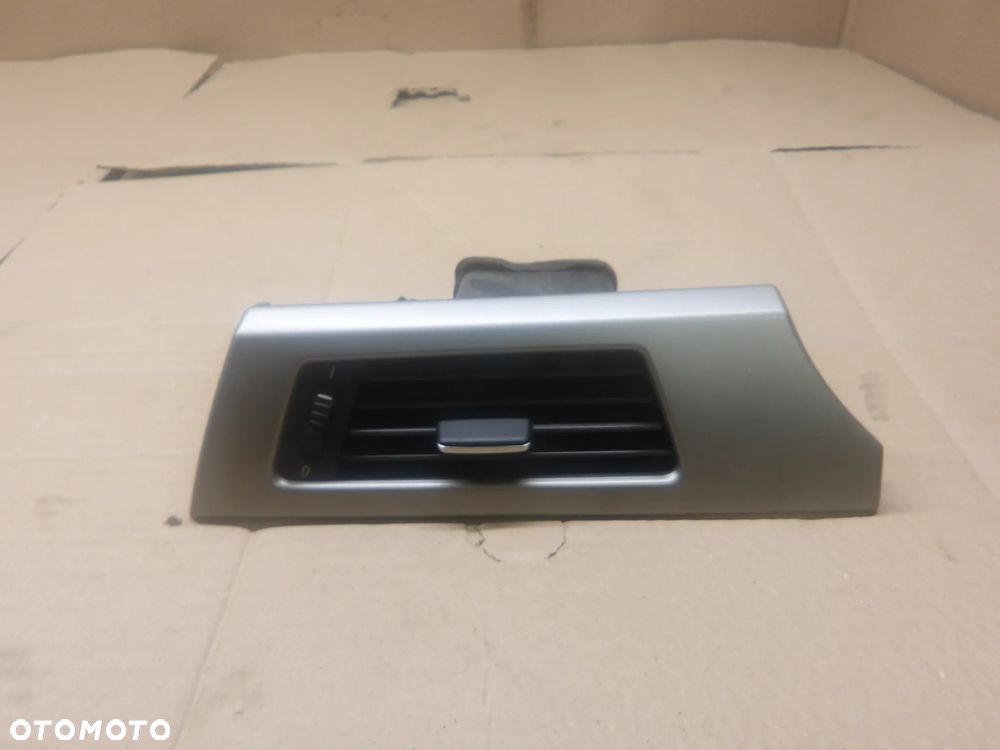 BMW E91 KOMBI 2.0D KRATKA NAWIEWU LEWA PRZEDNIA 9123297