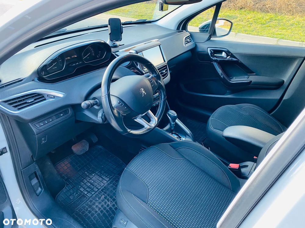Peugeot 208 1.2 PureTech GPF Allure S&S EAT6 - 4