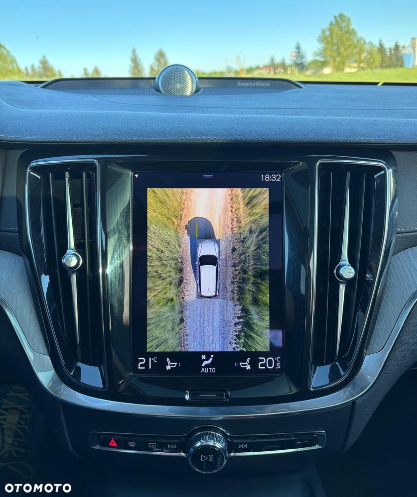 Volvo V60 Cross Country B5 B AWD - 11