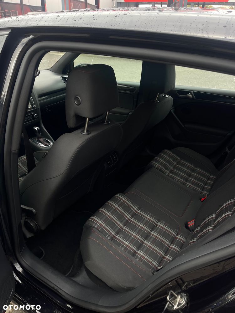 Volkswagen Golf - 10