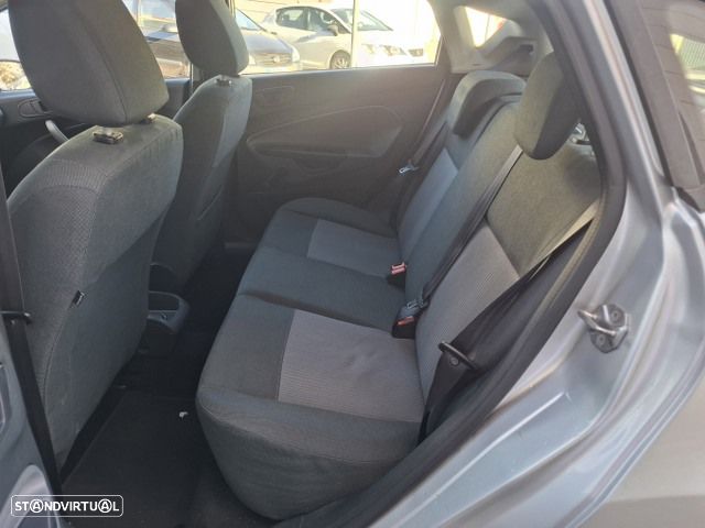 Ford Fiesta 1.25 Trend - 23