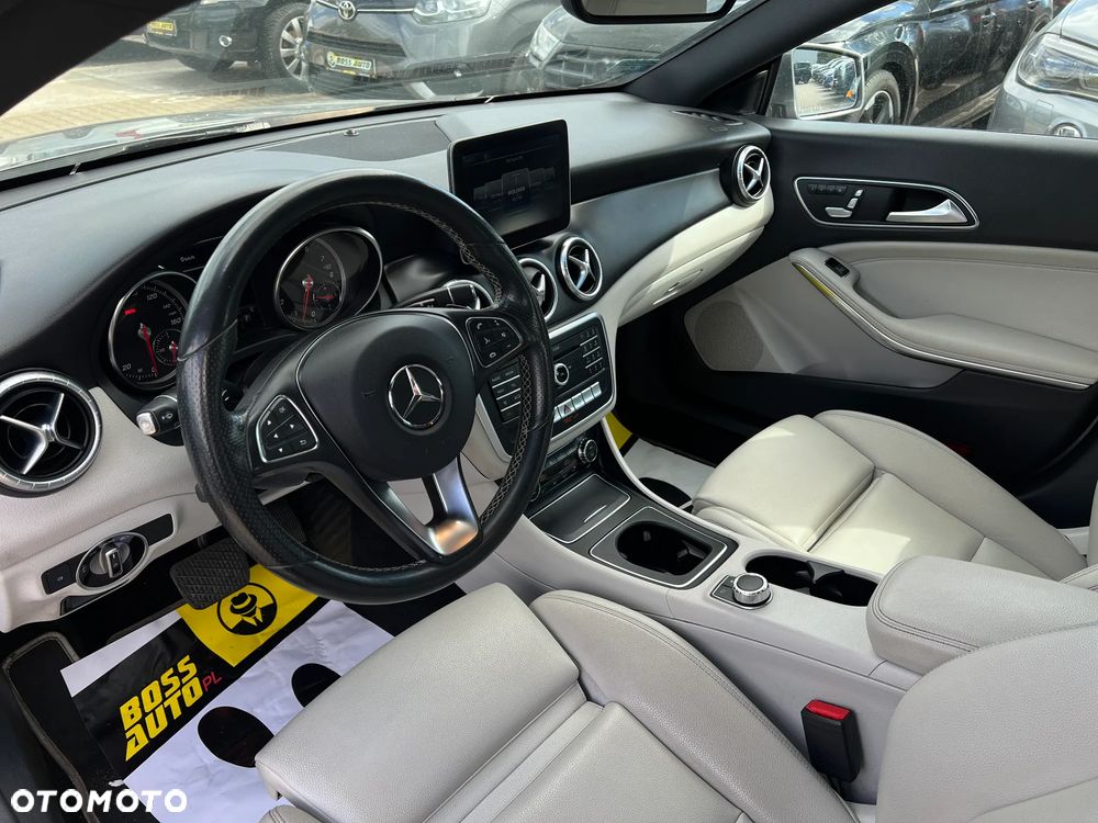 Mercedes-Benz CLA 250 7G-DCT - 16
