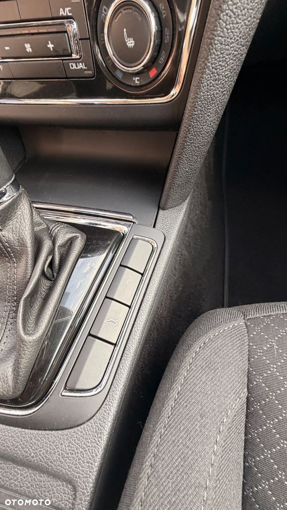 Skoda Superb 2.0 TDI DSG Ambition - 34
