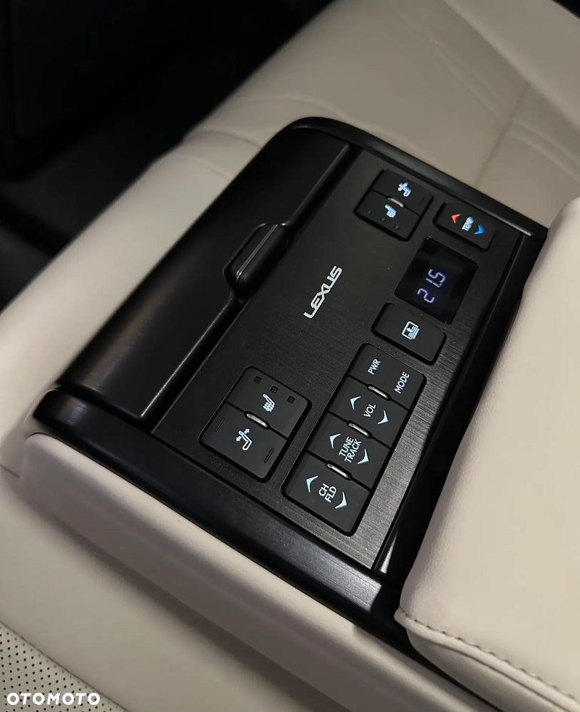 Lexus ES 300h Omotenashi - 28