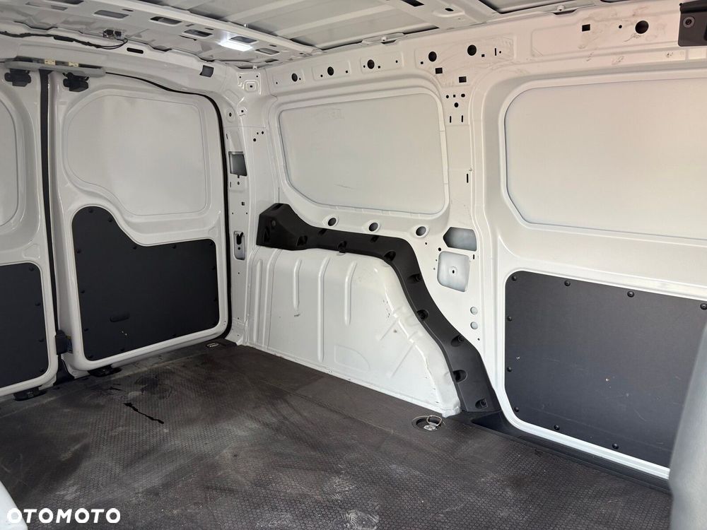 Volkswagen Caddy Maxi Cargo - 24