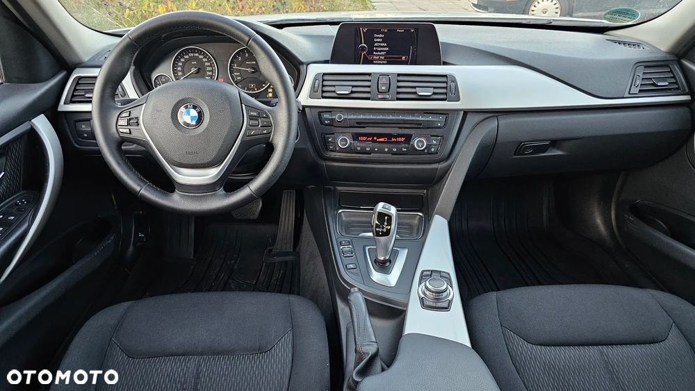 BMW Seria 3 320i - 10