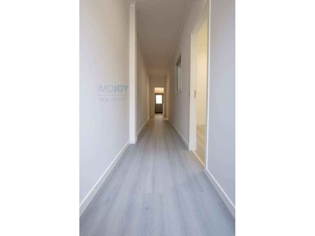 Fantástica Loja convertida em Apartamento T1 em Belas - Grande imagem: 3/27