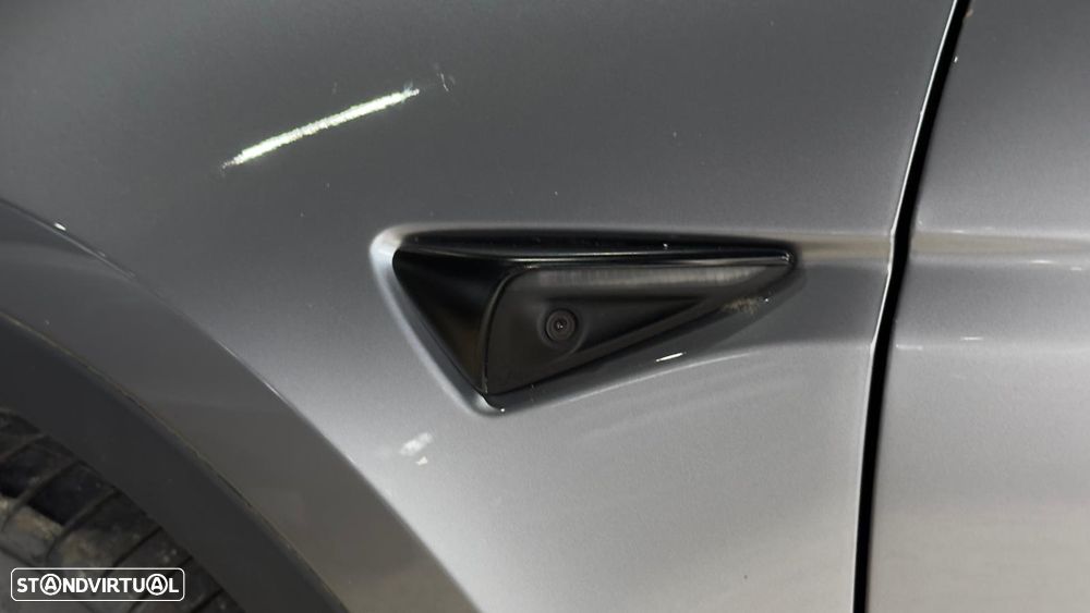 Tesla Model Y Performance Dual Motor AWD - 16