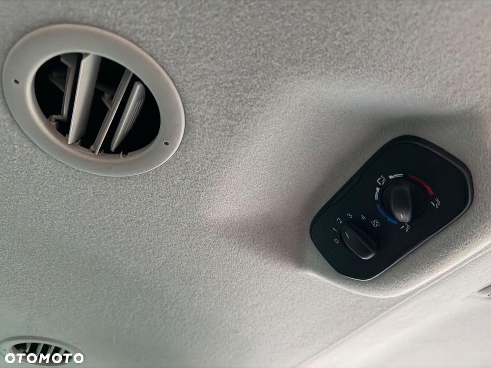 Ford Tourneo Custom 300 L2H1 VA Limited - 32