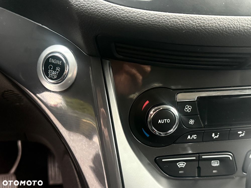 Ford Kuga 1.5 EcoBoost 2x4 Titanium - 16