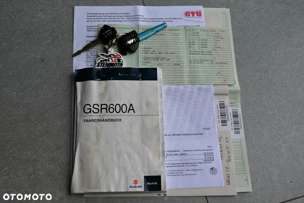 Suzuki GSR - 14