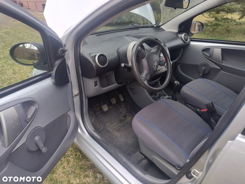 Toyota Aygo 1.0 VVT-i Terra EU5 - 5