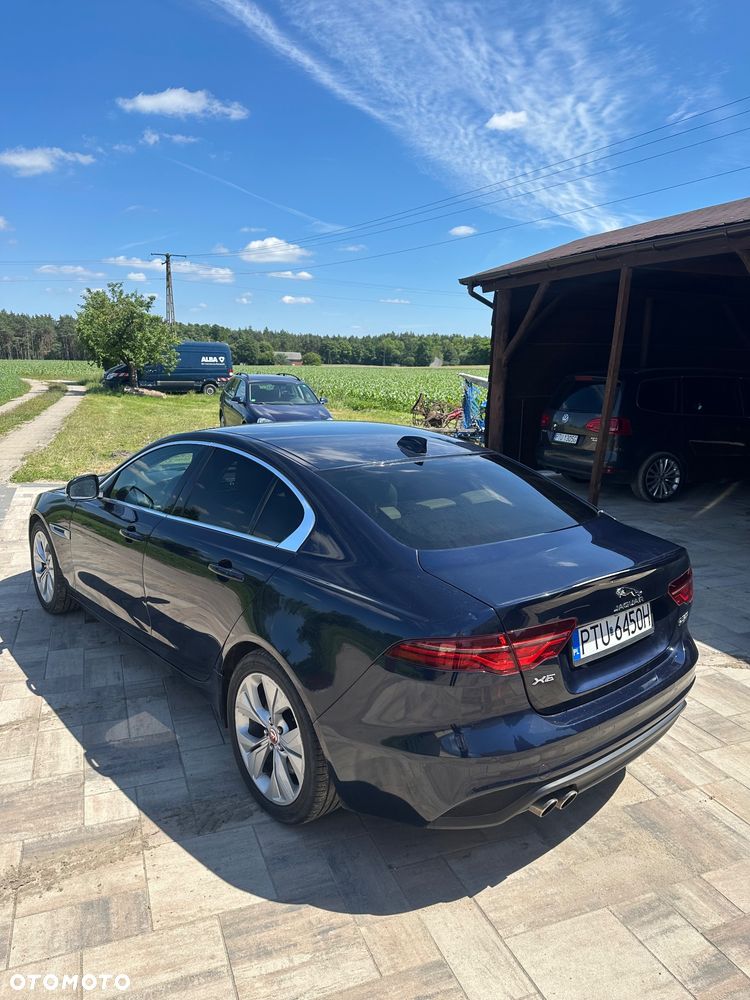 Jaguar XE - 3