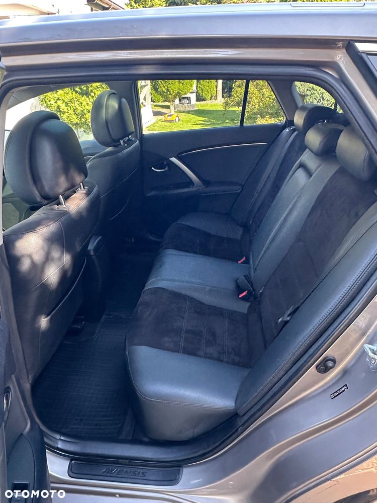 Toyota Avensis 1.8 Comfort - 29