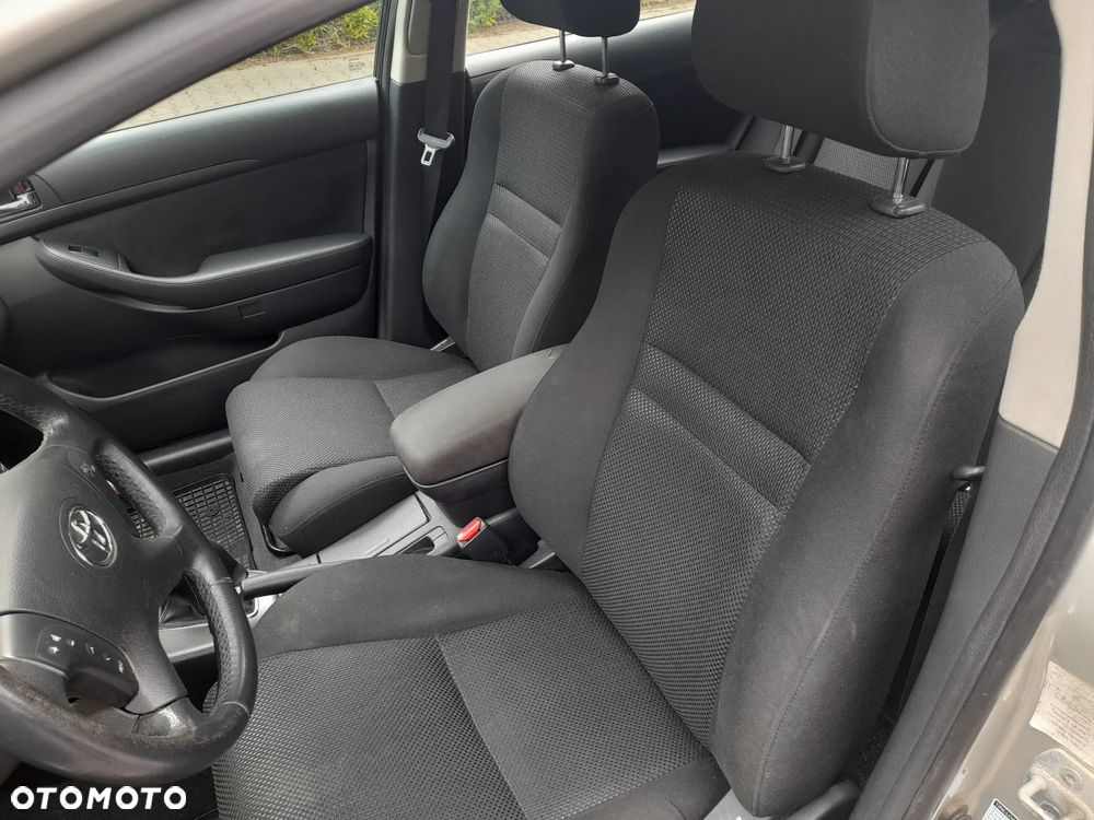 Toyota Avensis 1.8 VVT-i Edition - 11