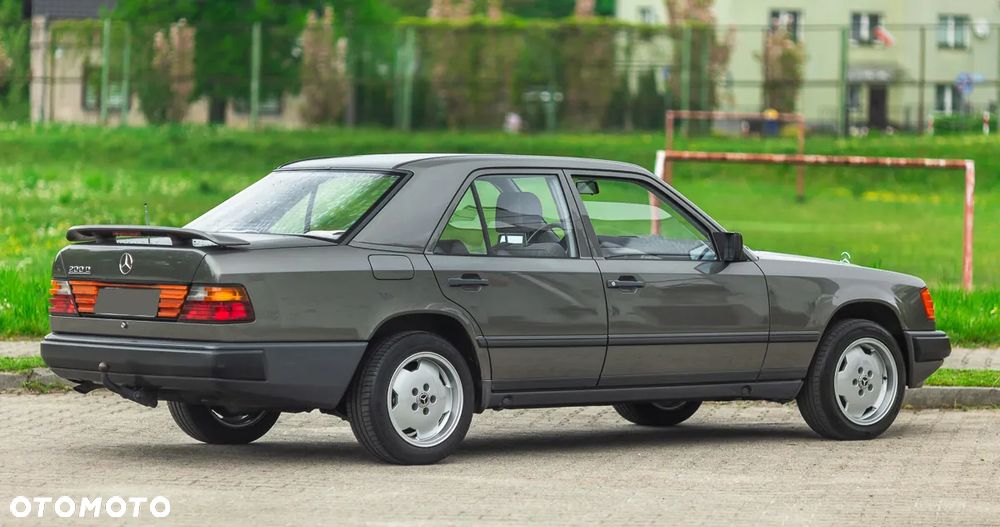 Mercedes-Benz W124 (1984-1993) - 17
