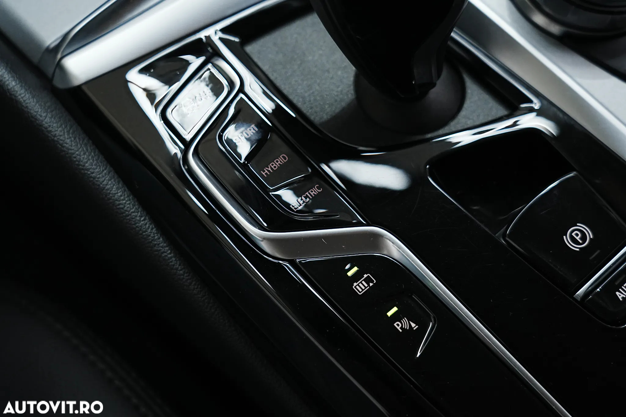 BMW Seria 5 530e xDrive AT PHEV - 32