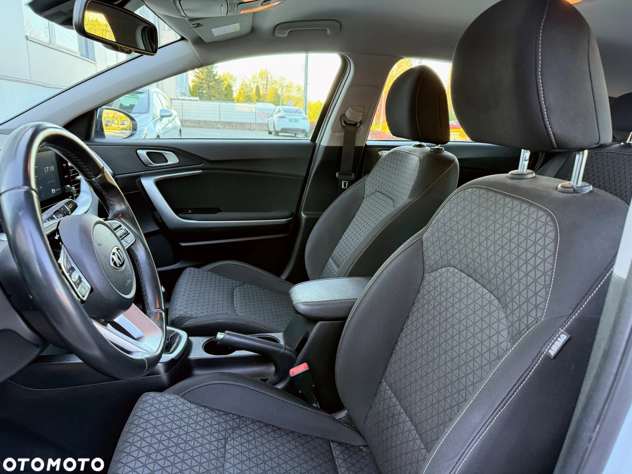 Kia Ceed 1.6 CRDi SCR M - 9