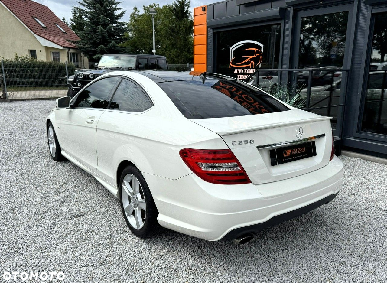 Mercedes-Benz Klasa C 250 Coupe (BlueEFFICIENCY) 7G-TRONIC - 4