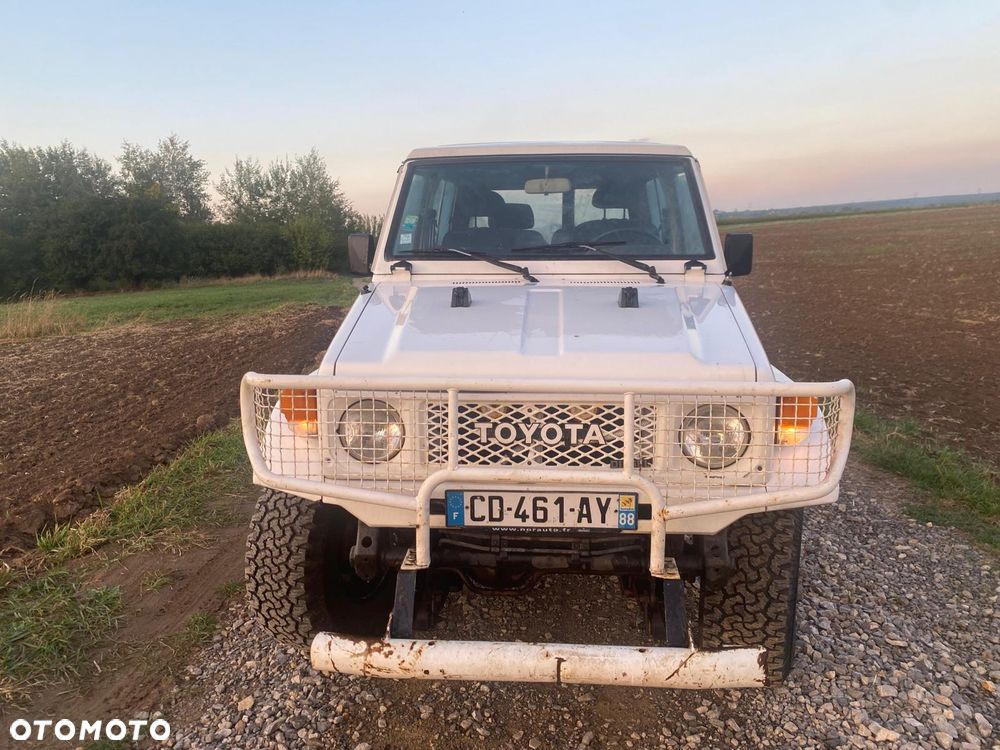 Toyota Land Cruiser - 4