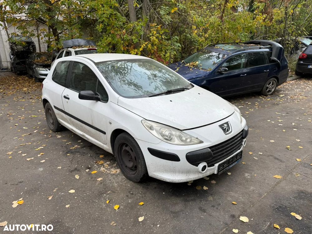 Dezmembrez Peugeot 307 facelift coupe alb 1,6 HDI 2007