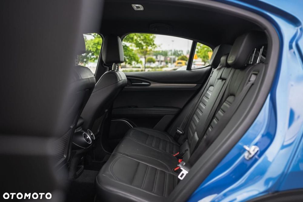 Alfa Romeo Stelvio - 32