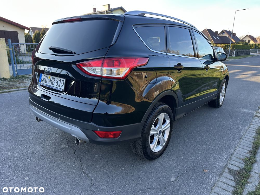Ford Kuga 2.0 TDCi 2x4 Titanium - 4