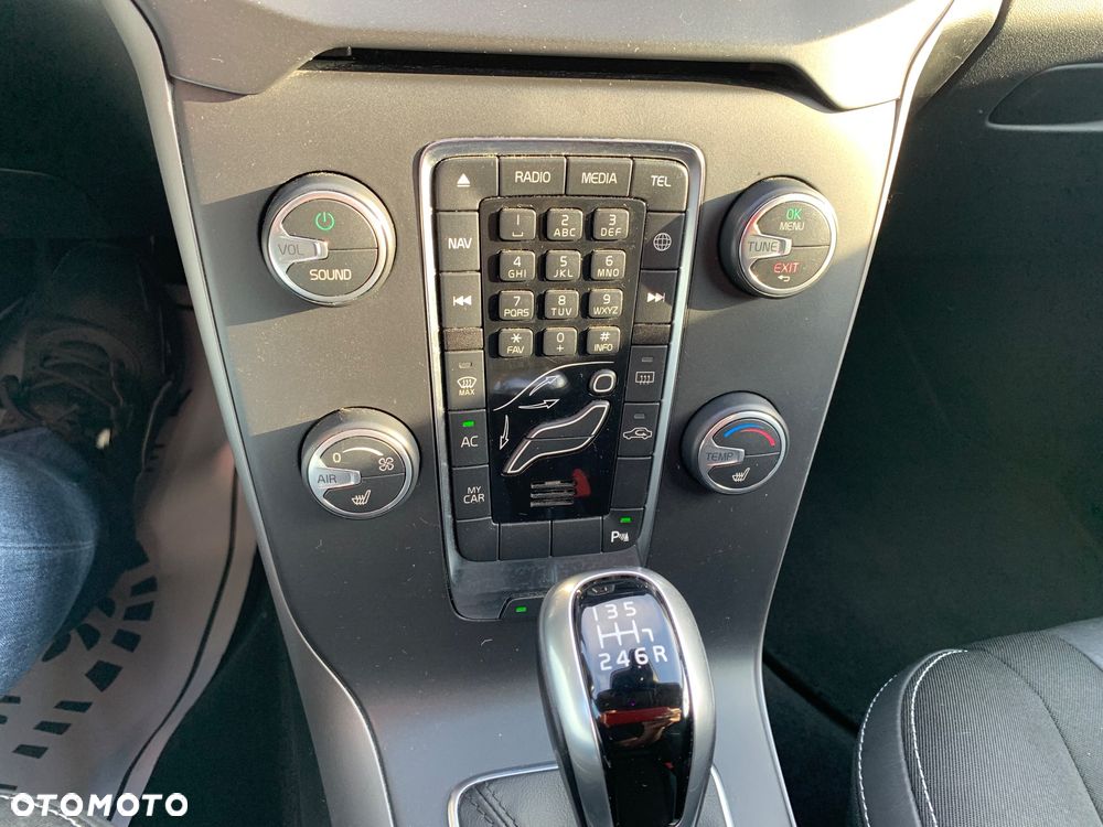 Volvo V40 T2 Momentum - 27