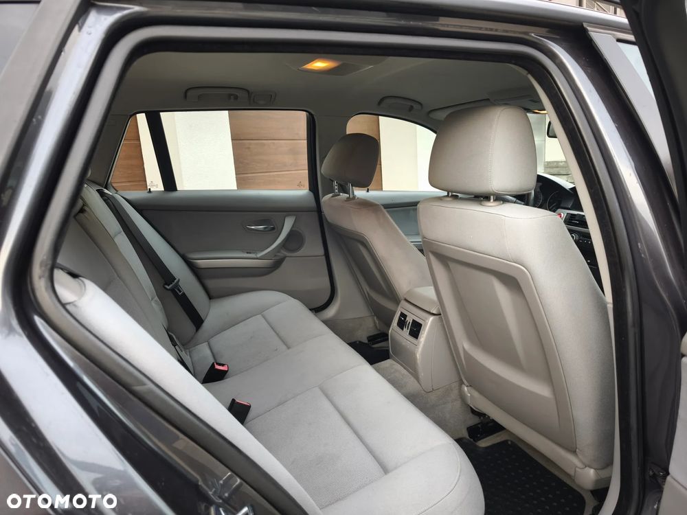 BMW Seria 3 320d Edition Sport - 14