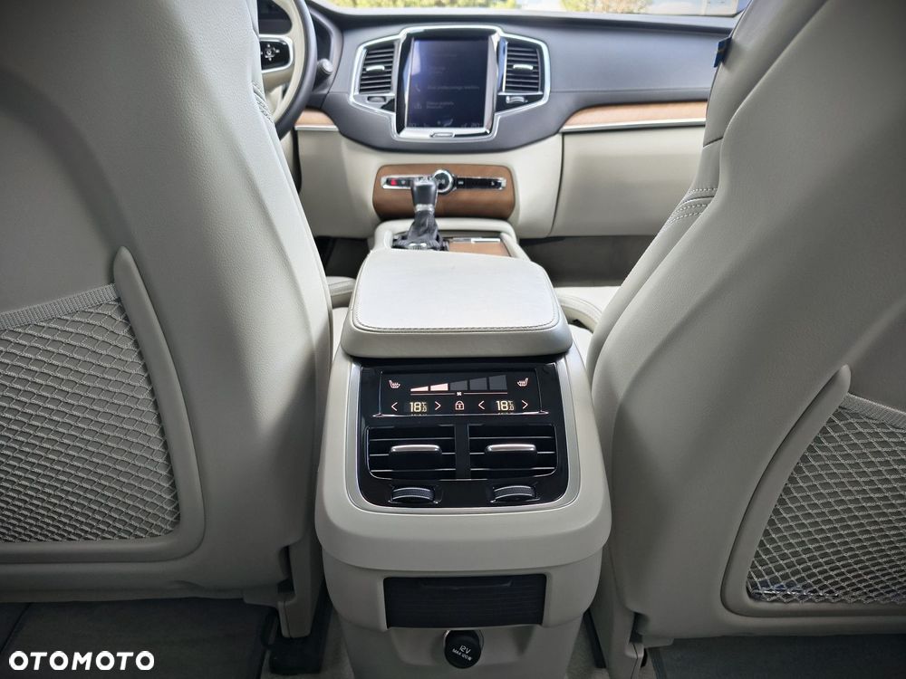 Volvo XC 90 - 30