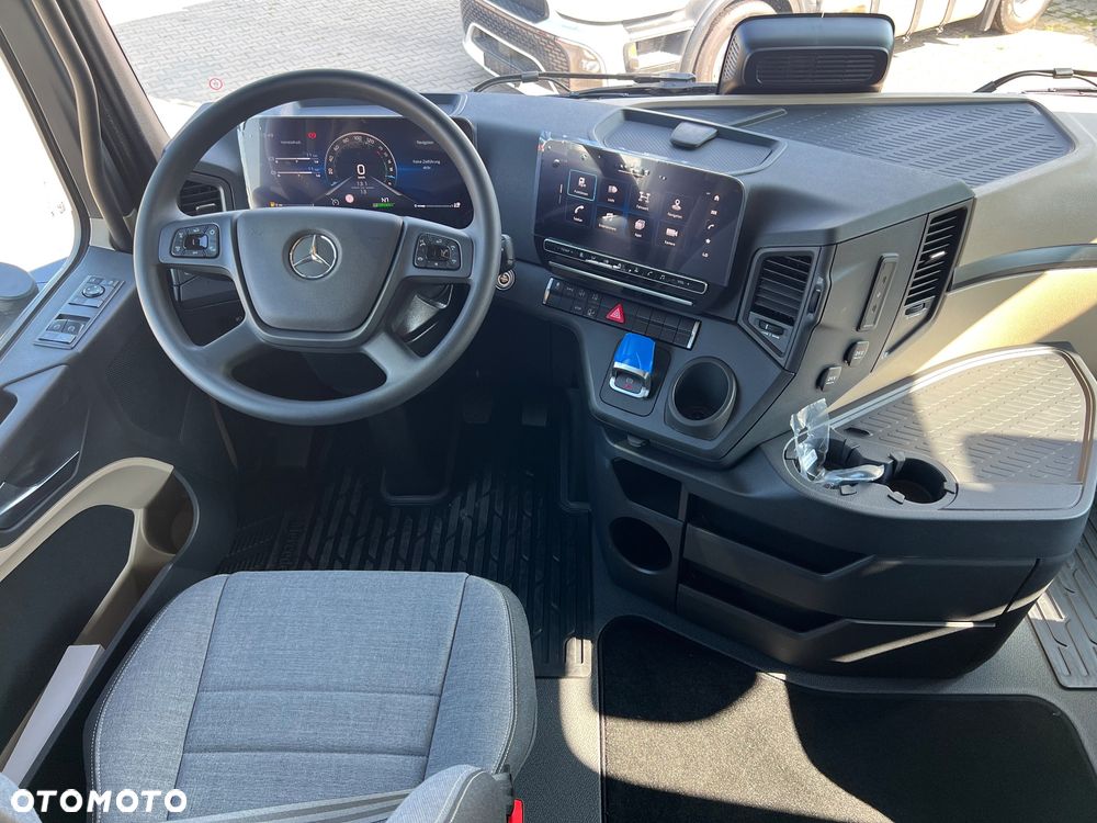 Mercedes-Benz ACTROS - 16
