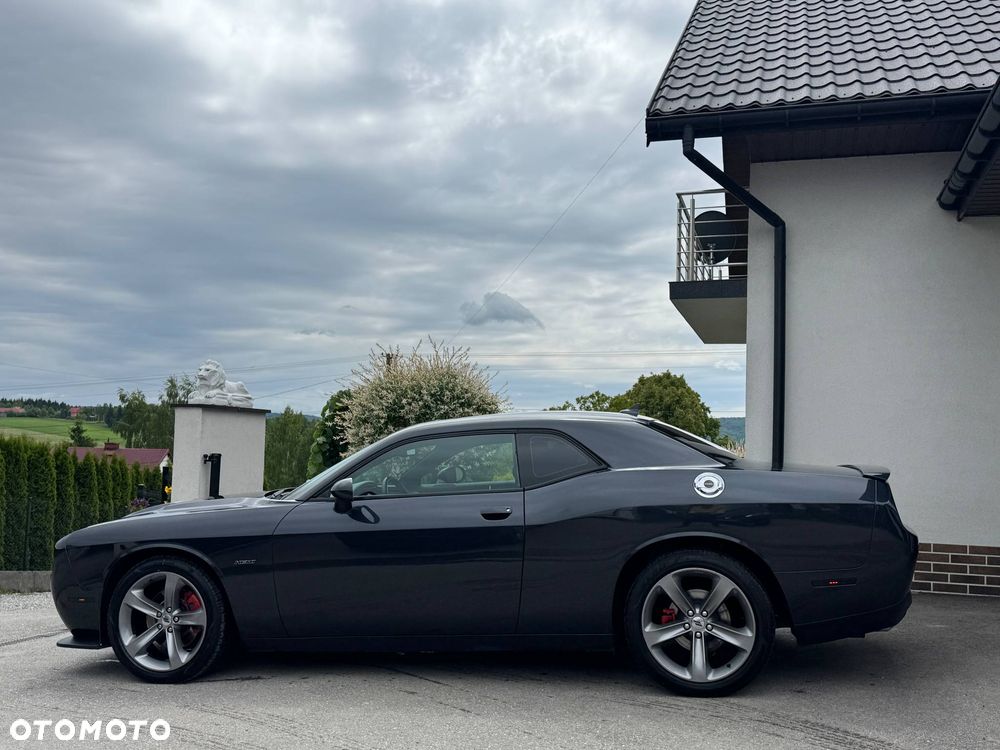 Dodge Challenger - 8