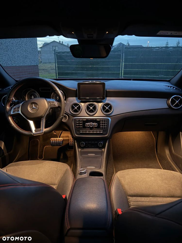 Mercedes-Benz GLA - 12