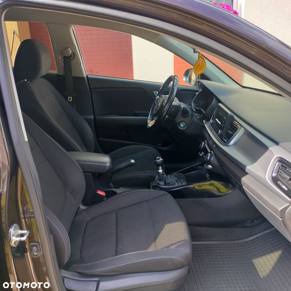 Kia Rio 1.2 L - 12