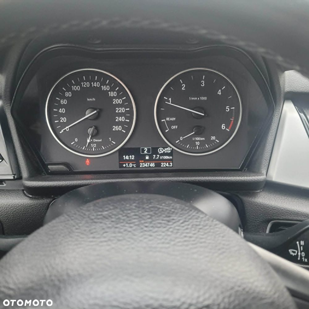 BMW Seria 2 218d - 11
