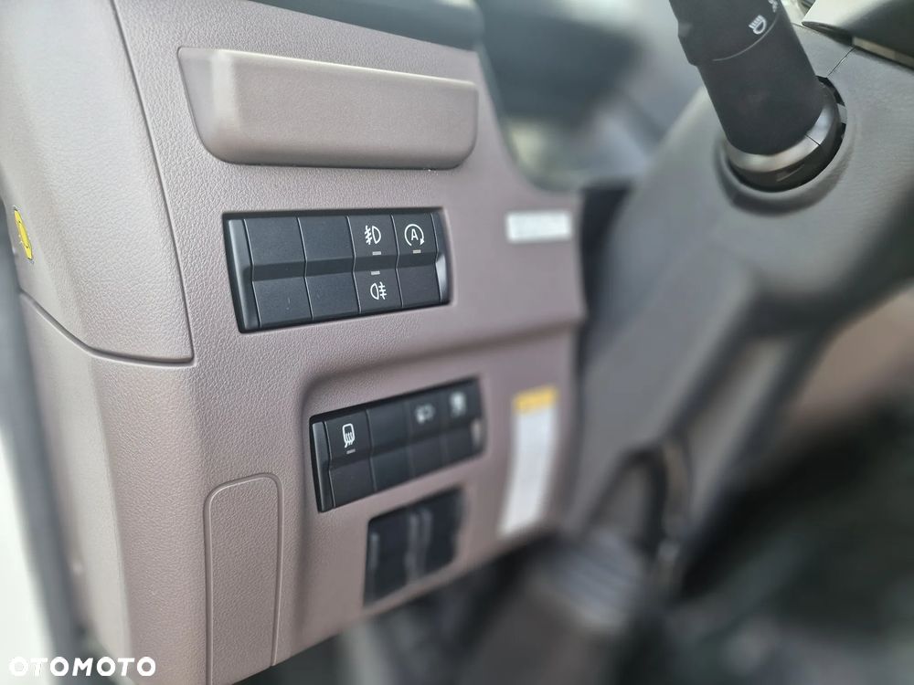 FUSO Canter 9C18 4x2 AMT - 14