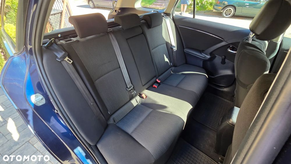 Toyota Avensis - 11
