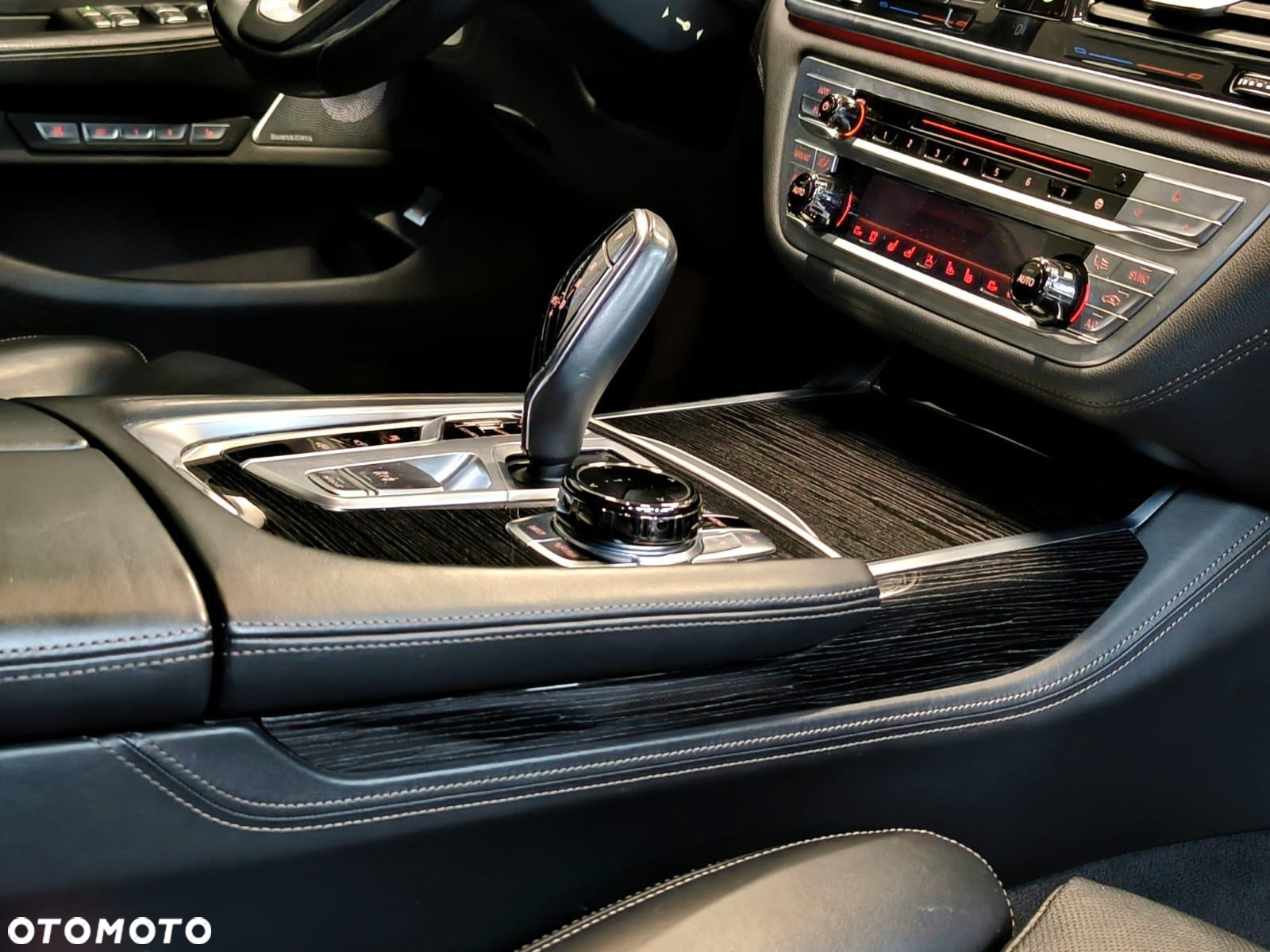 BMW Seria 7 750Li xDrive - 17