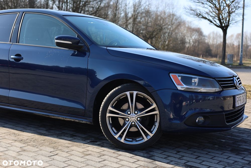 Volkswagen Jetta - 8