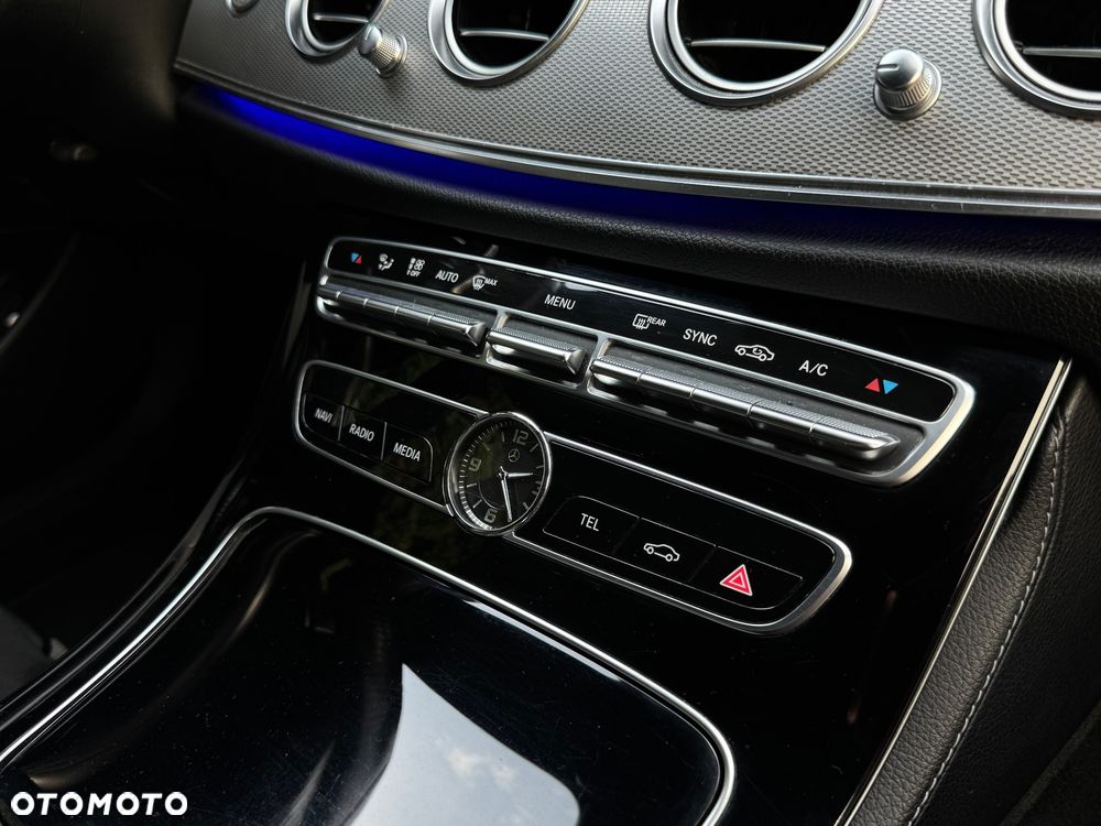 Mercedes-Benz Klasa E 200 9G-TRONIC AMG Line - 27