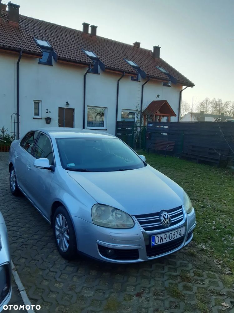 Volkswagen Jetta 2.0 TDI Comfortline - 5
