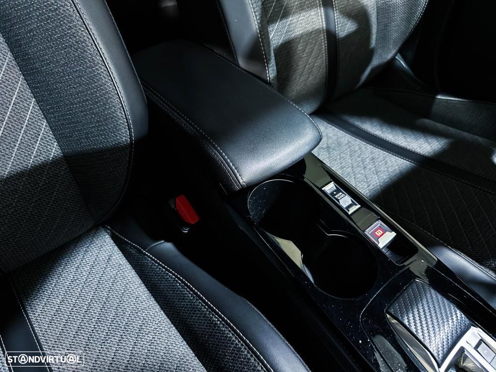 Peugeot 2008 1.2 PureTech Allure EAT8 - 25
