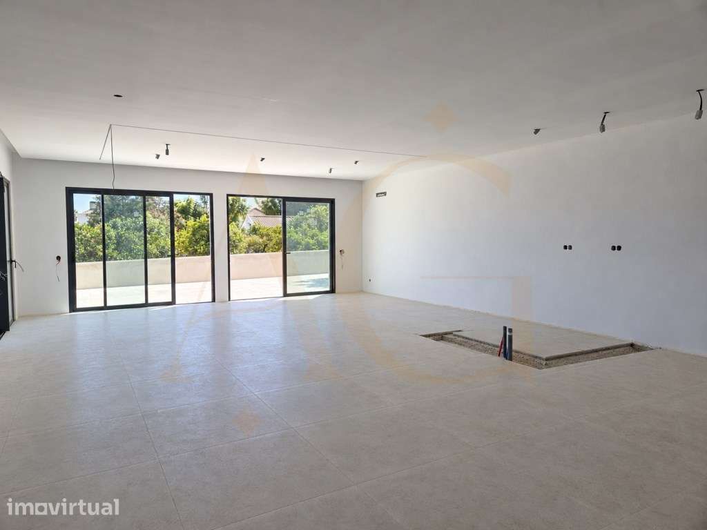 Moradia T4 de Luxo com Piscina Infinita e Vista Mar - Grande imagem: 4/45