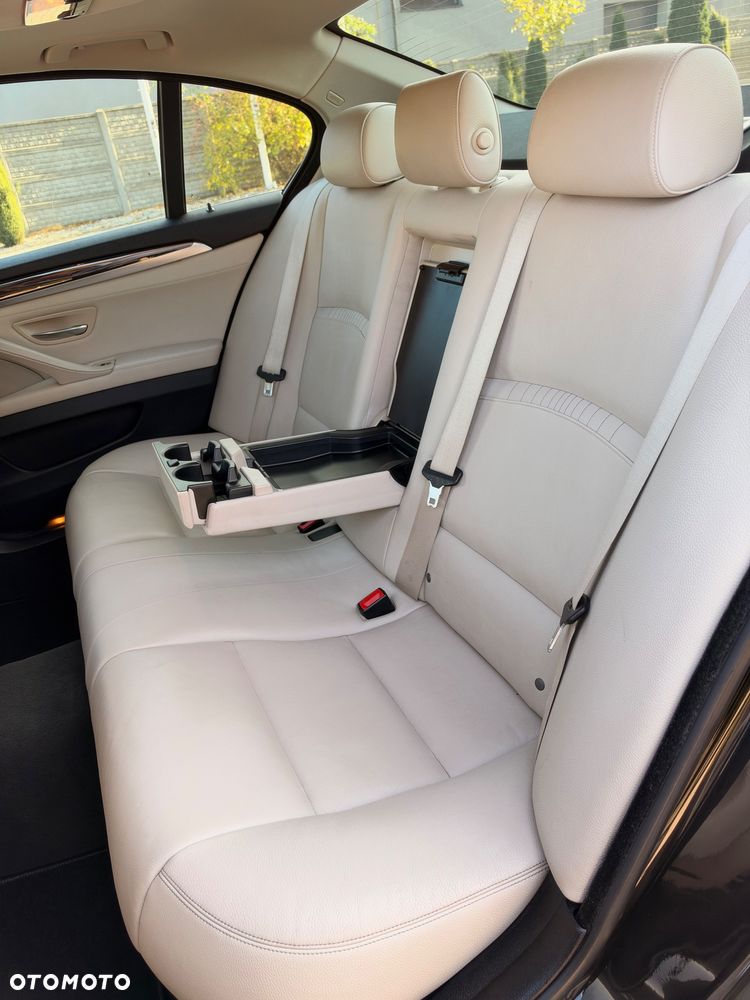 BMW Seria 5 530d xDrive Luxury Line - 29