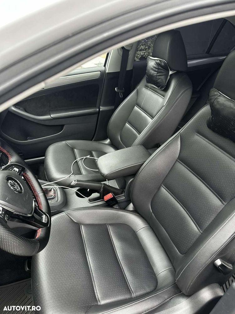 Volkswagen Jetta - 8