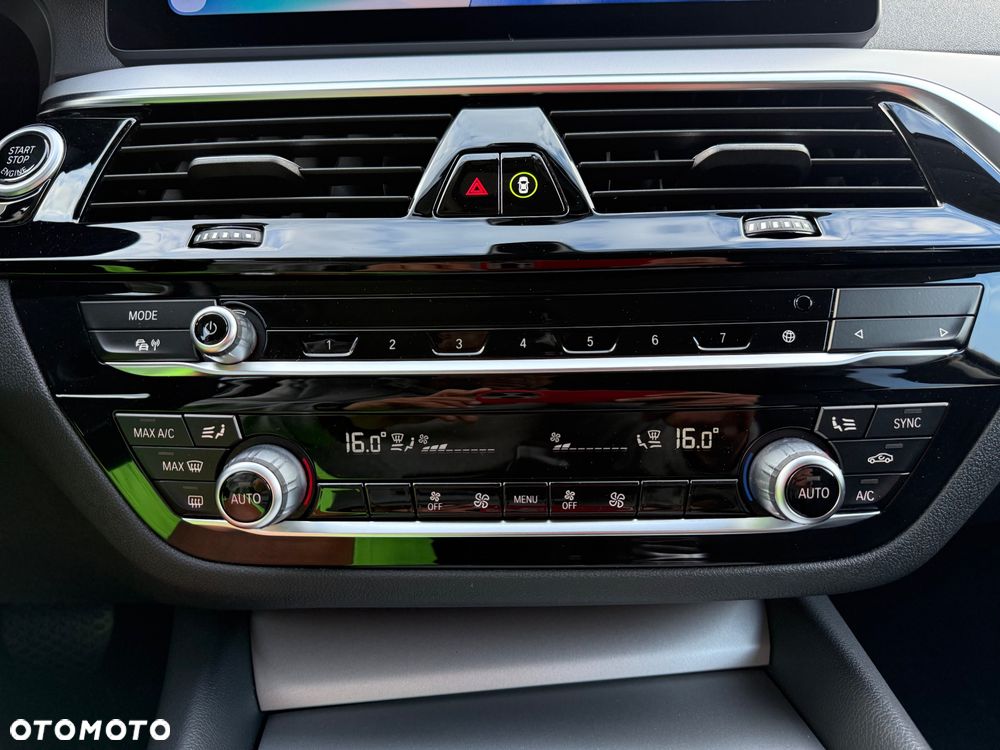 BMW Seria 5 518d Sport Line sport - 34