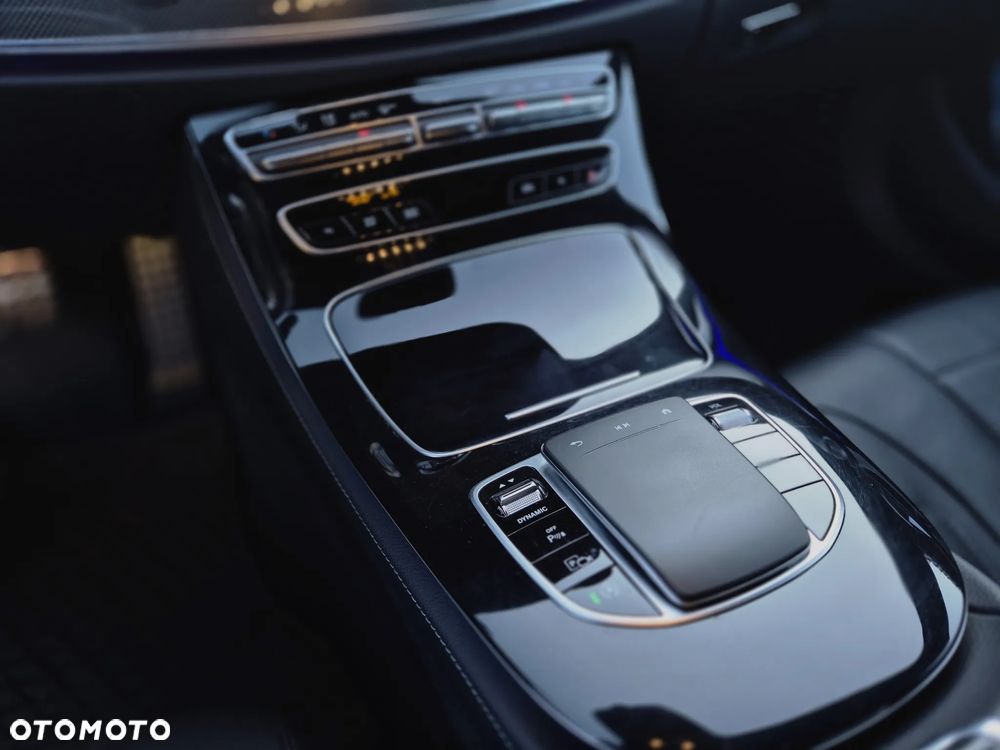 Mercedes-Benz CLS 300 d 4-Matic AMG - 18