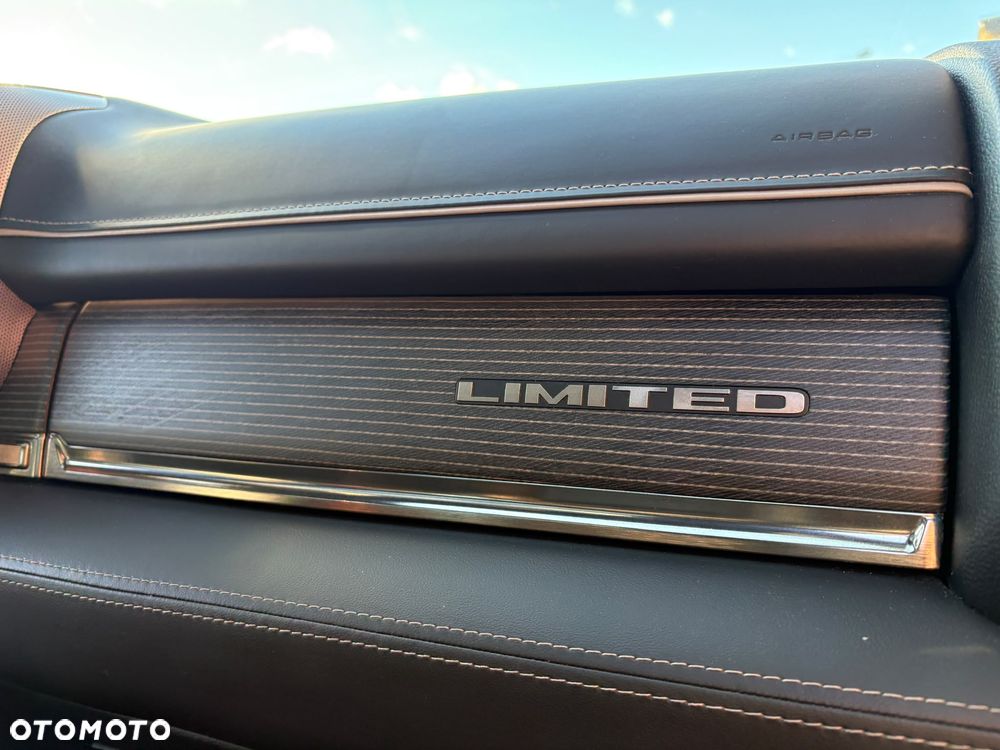 RAM 1500 Crew Cab Shortbed Limited - 8