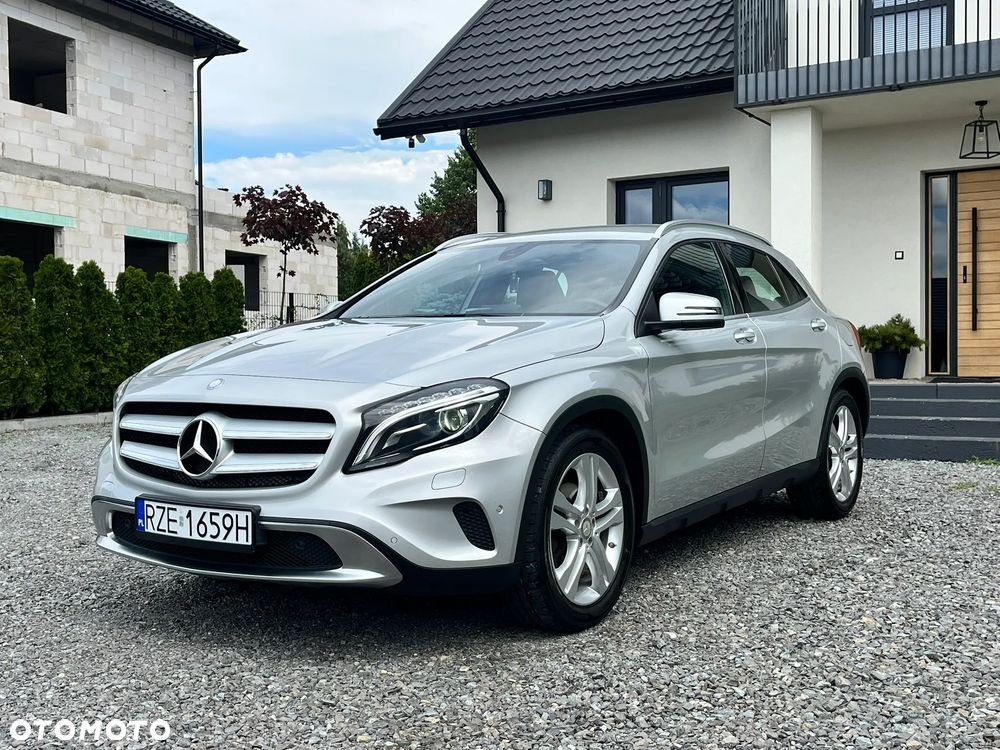 Mercedes-Benz GLA 180 - 1